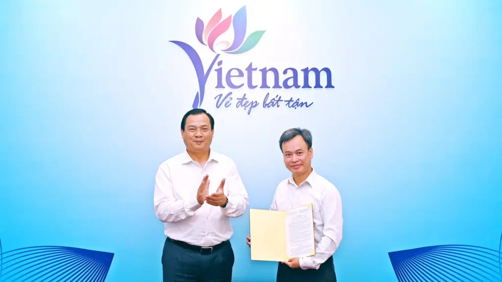 Cục trưởng Nguyễn Trùng Khánh trao Quyết định bổ nhiệm lãnh đạo Trung tâm Thông tin du lịch