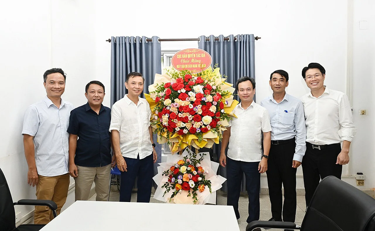 Phó Cục trưởng Nguyễn Lê Phúc thăm và chúc mừng Trung tâm Thông tin du lịch nhân Ngày Báo chí Cách mạng Việt Nam