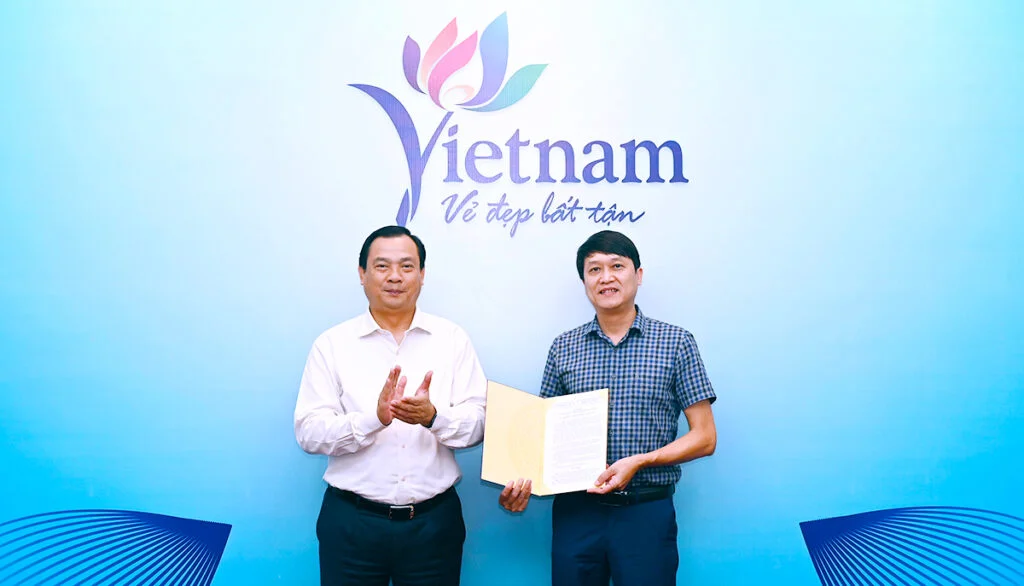 Cục trưởng Nguyễn Trùng Khánh trao Quyết định bổ nhiệm lãnh đạo Trung tâm Thông tin du lịch
