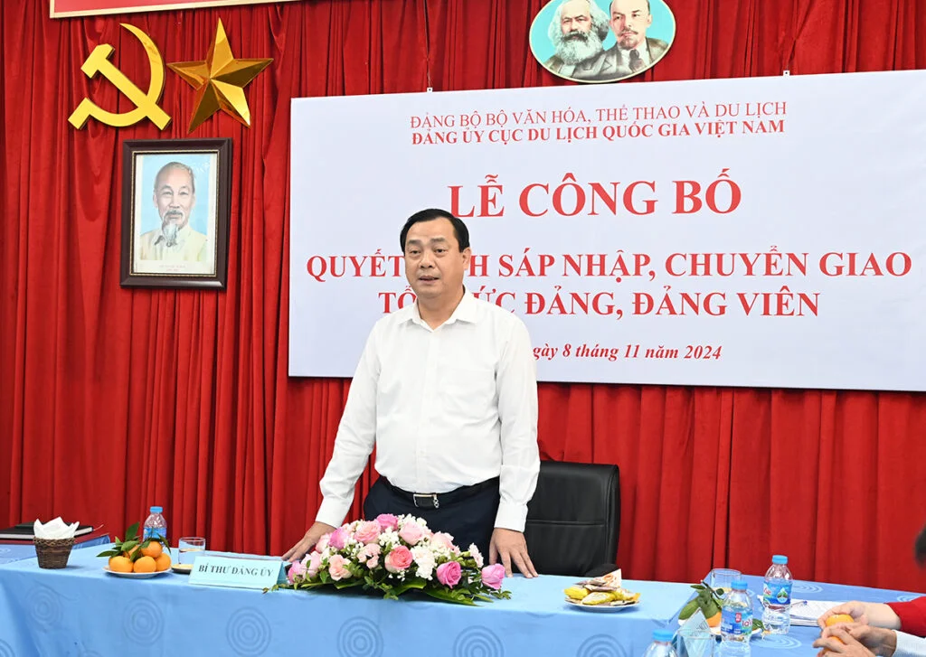 Đảng ủy Cục Du lịch Quốc gia Việt Nam công bố Quyết định sáp nhập, chuyển giao tổ chức đảng, đảng viên