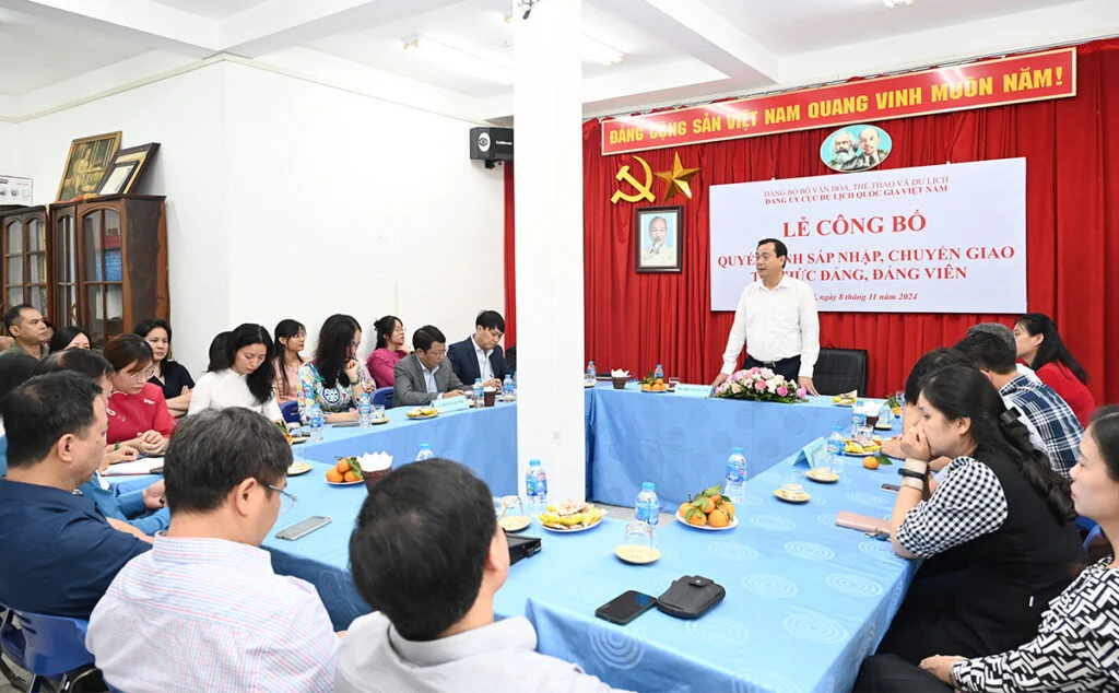Đảng ủy Cục Du lịch Quốc gia Việt Nam công bố Quyết định sáp nhập, chuyển giao tổ chức đảng, đảng viên