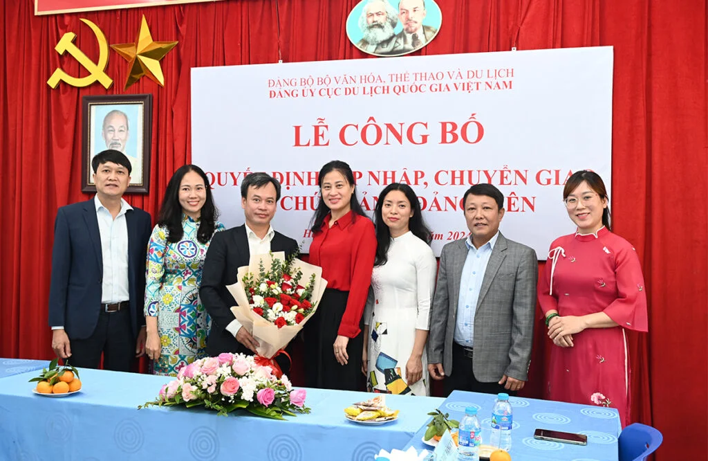 Đảng ủy Cục Du lịch Quốc gia Việt Nam công bố Quyết định sáp nhập, chuyển giao tổ chức đảng, đảng viên