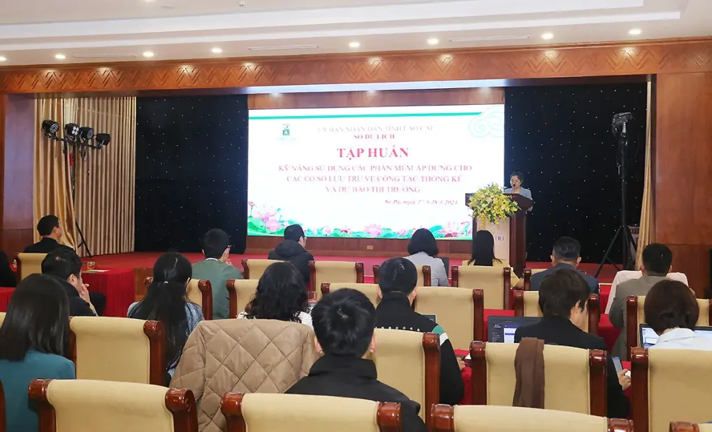 Trung tâm Thông tin du lịch hỗ trợ Lào Cai tập huấn thực hiện chế độ báo cáo thống kê du lịch trên các nền tảng số